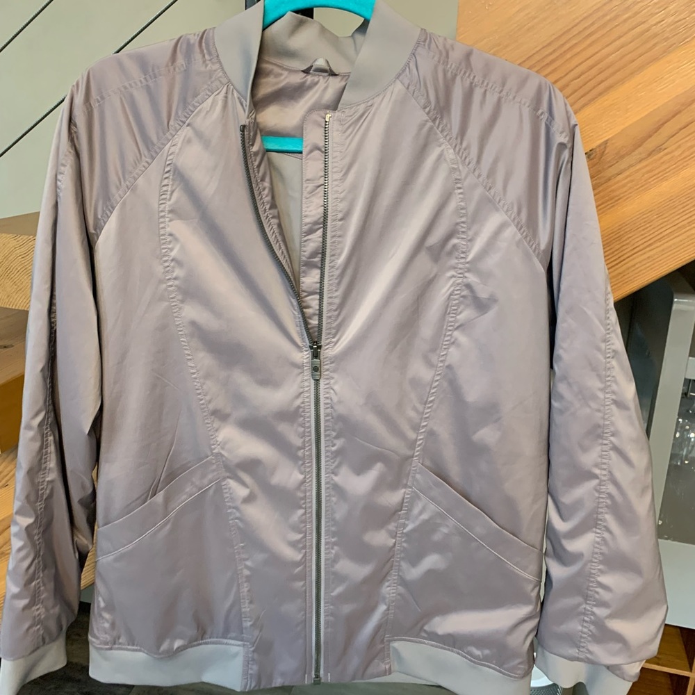 Lululemon Jacket size 8 lilac.